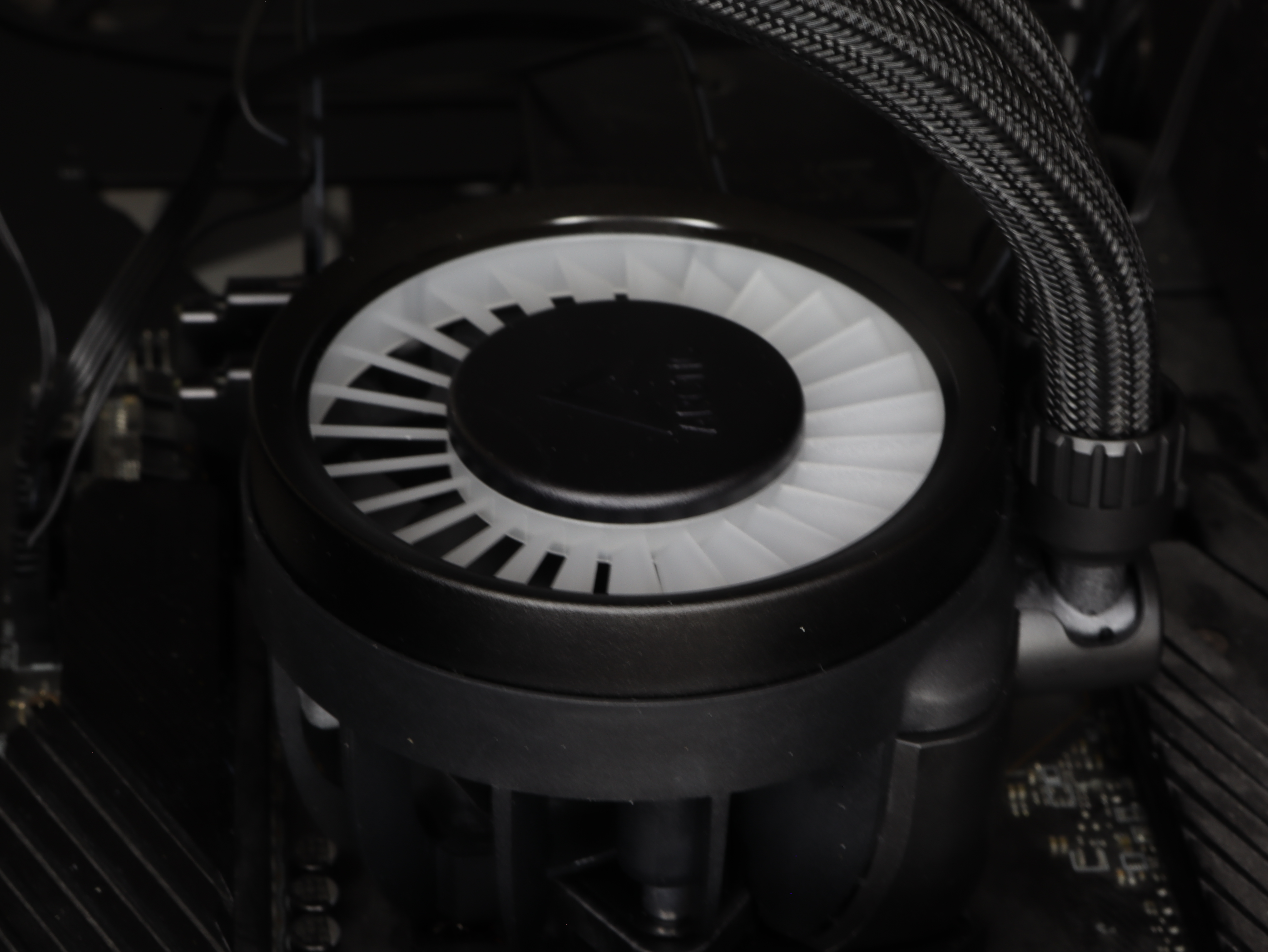 All-in-one water cooling Liquid Arctic III Pro 240 cooler Freezer A-RGB.JPG